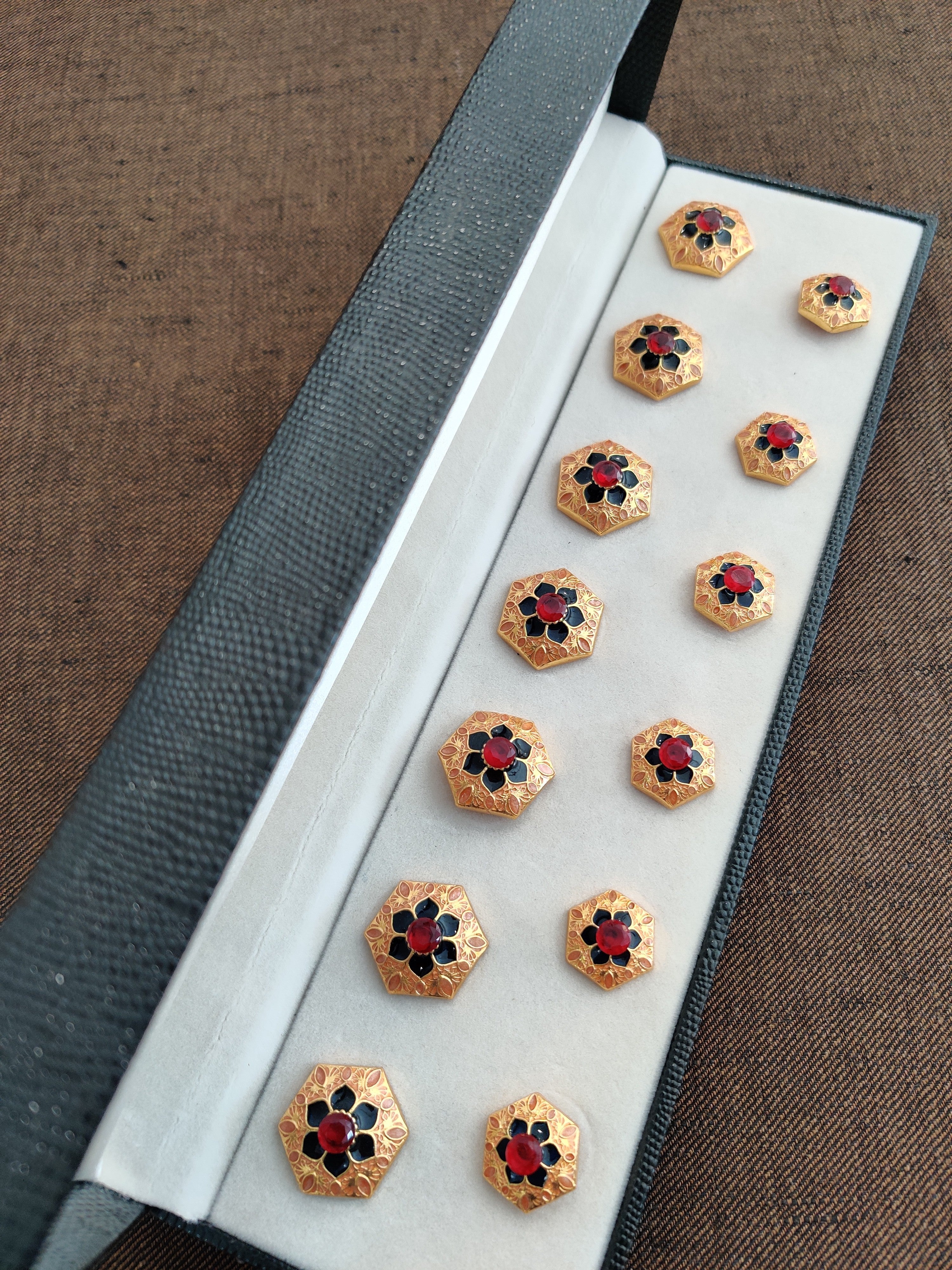 Awadh Hex Gold